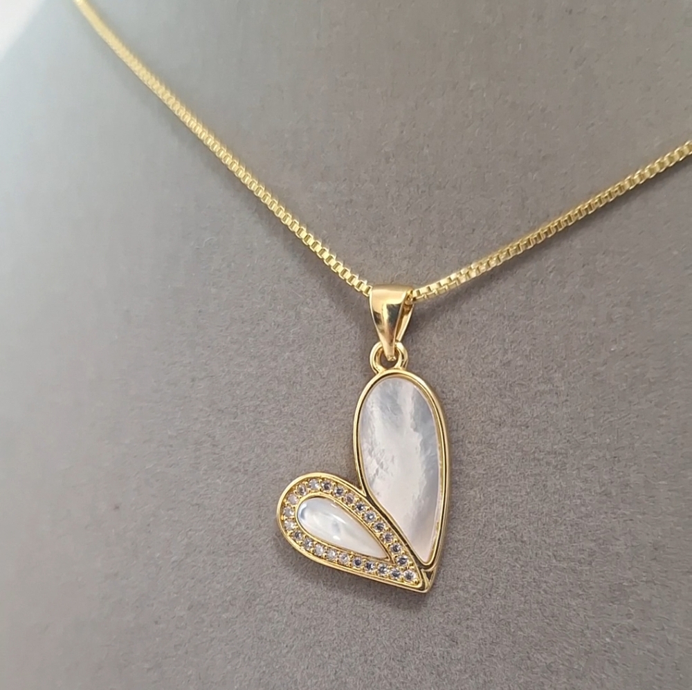 Mother Of Pearl And  diamonds Heart Pendant Necklace